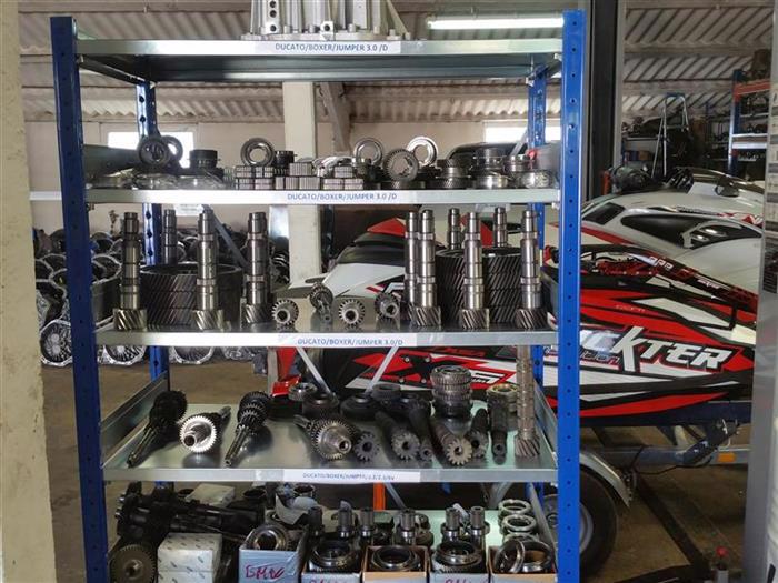 Cum se conduce corect o masina cu cutie de viteze manuala?