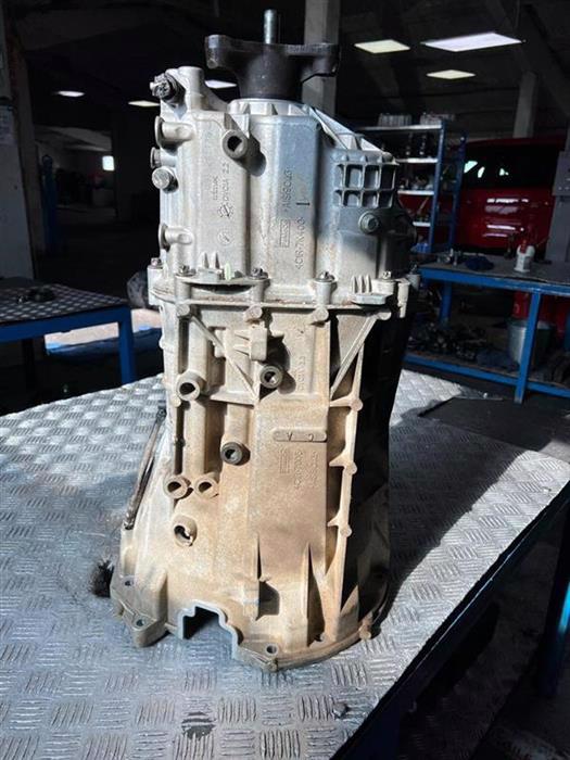 Cutie de viteze Ford Transit 2.4D 6 viteze 8C1R 7003 BA