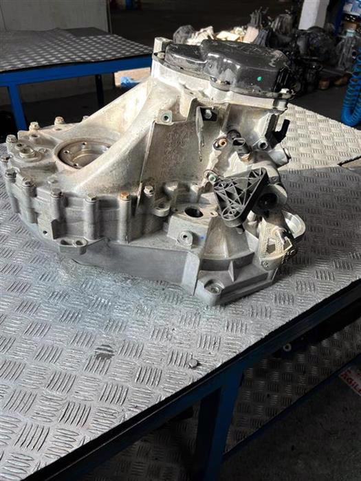 Cutie de viteze VW Transporter T5 2.0D 5 viteze QVM 02Z 301-103 star stop.